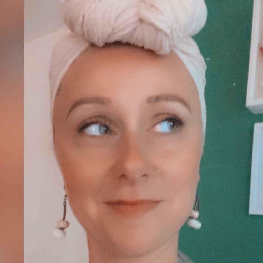Meet your Posher, Simona